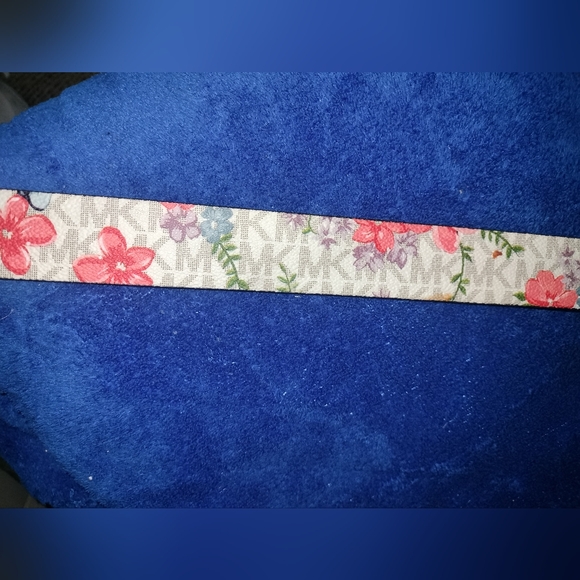 Micheal Kors hibiscus 🌺 flower belt - Picture 8 of 8